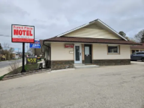 Forest Plaza Motel Hotels in Mount Forest