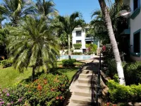 Minimalist Condo with a Beautiful New Design, Enclosed Patio, and Shared Community Pool