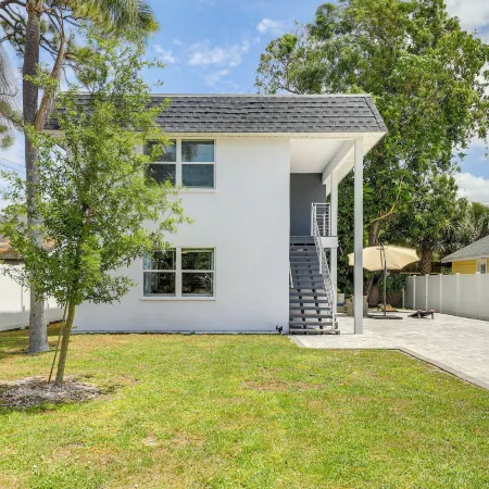 Coastal Sarasota Condo Minutes to Beach!