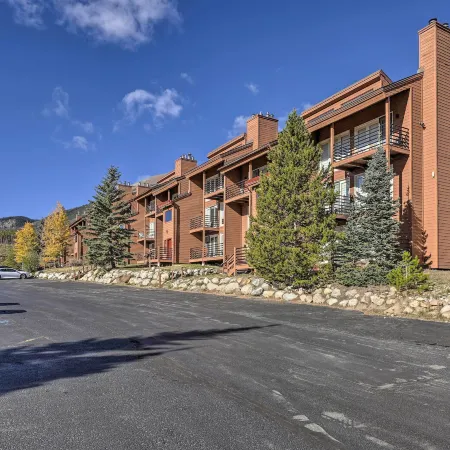 Pool, Hot Tub and Ski Shuttle! Silverthorne Condo