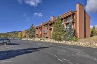 Pool, Hot Tub and Ski Shuttle! Silverthorne Condo - Wifi