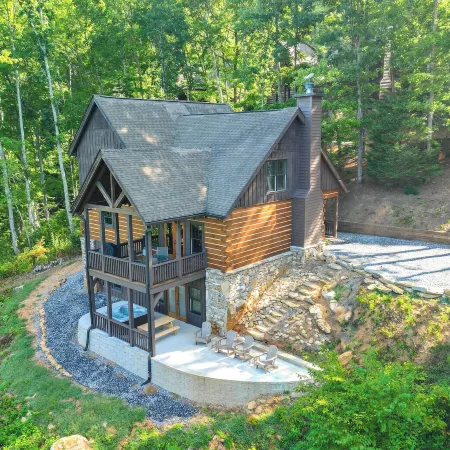 Hot Tub + Pool Table: Cozy Franklin Cabin!