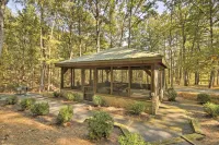 Couples Cabin - 5 Mi to DT Berkeley Springs! - WiFi