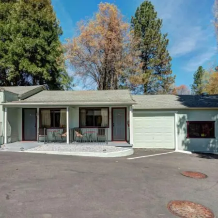 Lake Shasta Lodge