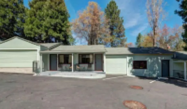 Lake Shasta Lodge