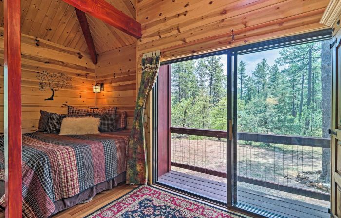 Furnished Deck: Romantic Strawberry/Pine Studio!