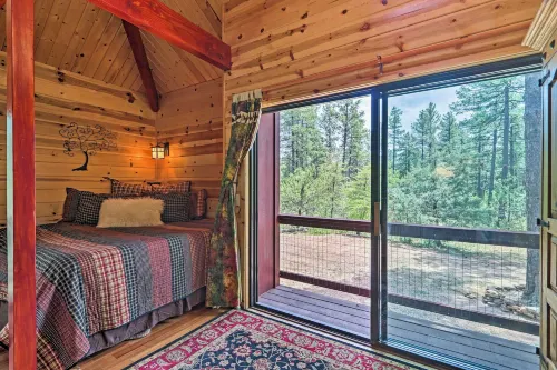 Furnished Deck: Romantic Strawberry/Pine Studio! - 3-Star