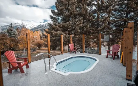 Lamphouse by Basecamp