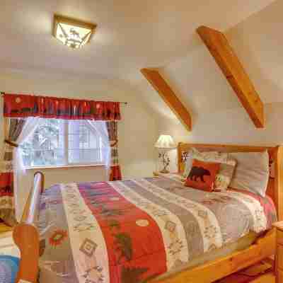 Authentic Log Cabin w/ Hot Tub in South Lake Tahoe Rooms