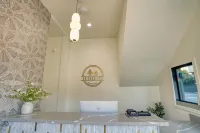 La Casa Inn - Motels