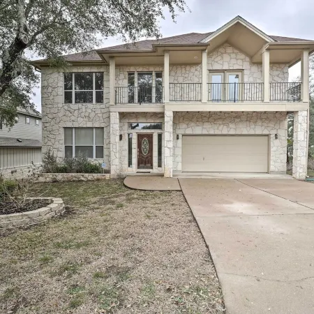 Airy Villa in Austin w/ Badminton/Volleyball Court