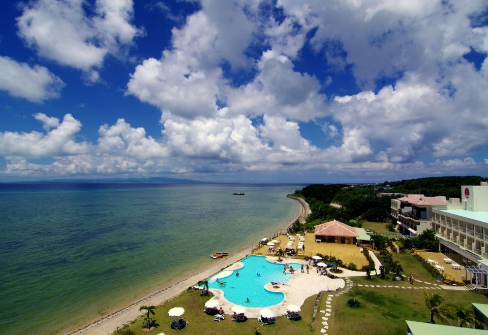 5. Beach Ho..