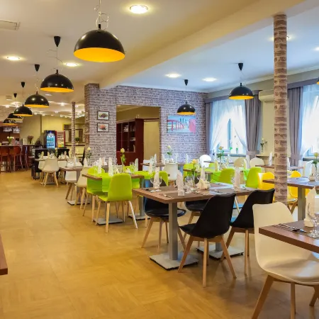 Hotel Topaz Poznań Centrum Отели рядом с достопримечательностью «Вилда»