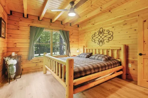 Private & Wooded Cabin with Eat-In Kitchen, Hot Tub, Fire Pit & Game Room