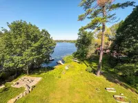 Winter 2025 Promo -Lakefront 2 Bed / 3 Bath + Extra Bed Off of Living Room