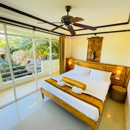 Palms Cove Resort