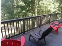 Red Bend cabin overlooking the river with hot tub.