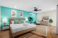 Heated Saltwater Pool and Gourmet Kitchen - Stylish Spacious Retreat