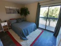 Charming 2-bedroom oceanview condo in Jacksonville Beach