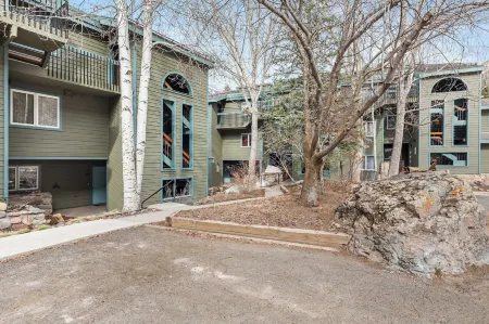 Riverside Condos B101 by AvantStay Condo Close to Downtown Town Park Ski Lift 8