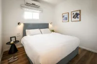 Ramat Hasharon Chic Peaceful Stay - 2 星級