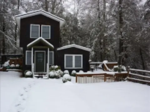 Affordable Luxury with Hot Tub, Fireplace, Central Air/Heat, Wifi in Highlands!