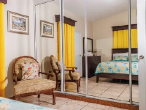 Spacious Family Retreat: Terrace, Inground Pool, Solar Power, Wi-fi, Pool Table Hotels in Pole Ojea