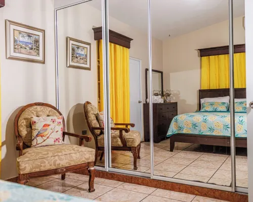 Spacious Family Retreat: Terrace, Inground Pool, Solar Power, Wi-fi, Pool Table Hotels in Pole Ojea