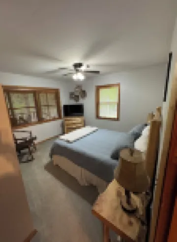 3 Bedroom, 2 Bath Secluded Old Forge Log Cabin