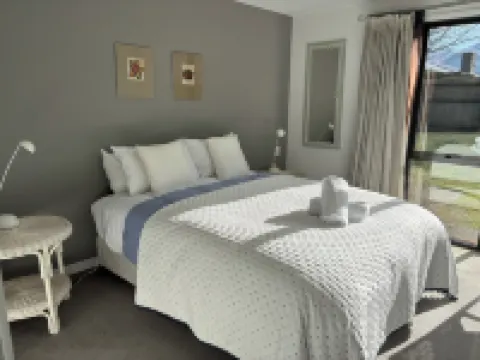 Chartres Retreat - sunny Arrowtown townhouse