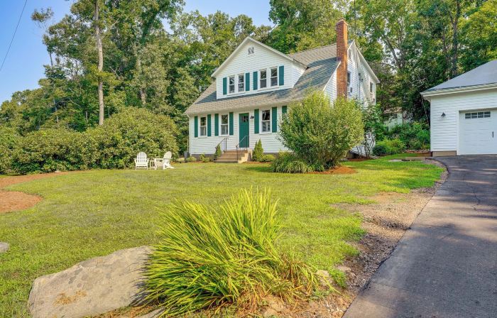 2 Mi to Dtwn: 2-Acre Retreat w/ Large Yard!