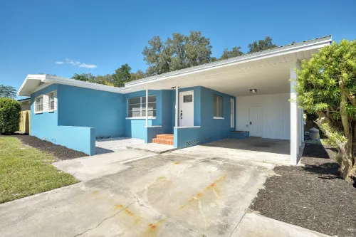 Vibrant DeLand House Near Stetson University! - parking