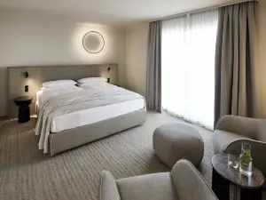 ADELANTE Boutique Hotel