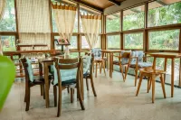 Mom Tik Camp Hotel