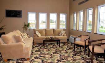 Cobblestone Inn & Suites - Lake View