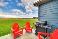 Sleek Red Lodge Home Rental w/ Private Hot Tub! - parking