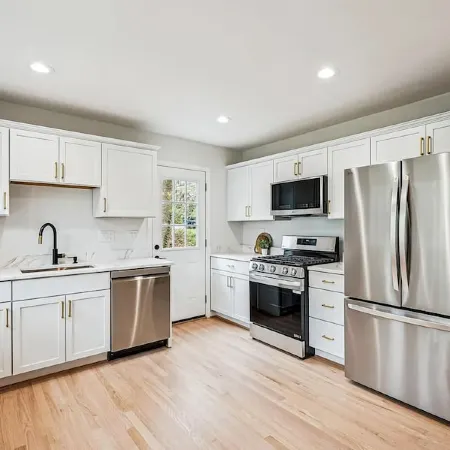 Oak House: Luxury Home in Silver Spring, Takoma Park; Close to DC, 4-Car Parking