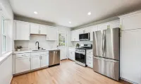 Oak House: Luxury Home in Silver Spring, Takoma Park; Close to DC, 4-Car Parking