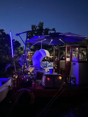 London Dutch Barge - Sleeps 3 & Cosy Fireplace