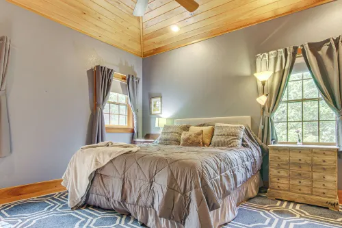 Wraparound Porch w/ Views: Blue Ridge Mtn Gem! - Homestays