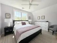 Designers Dream Home with Pool! Hotels in Arundel