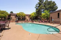 ~Red Rock Sanctuary w/Views~Pool~BBQ~Cozy~Clean~