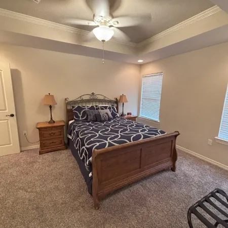 Spacious 4-bedroom house with WiFi, AC in welcoming Clovis