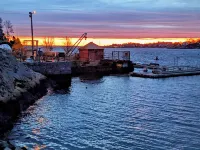 Cozy Seaside studio in charming Marblehead with AC, WiFi. Short walk to downtown