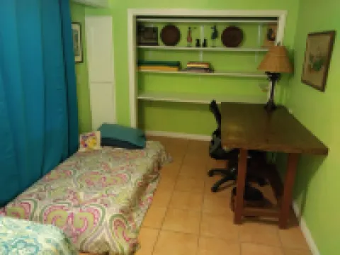 Country Cottage with hilltop views - Families and Pets welcome!