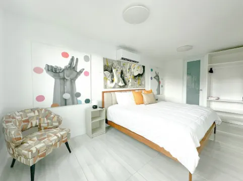 New Boutique House with Pool near the Beach