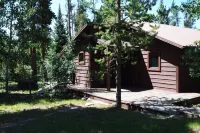 Your all-season escape minutes from Grand Lake and the West Entrance of RMNP.