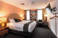 The Lucky Hotel Hotels near Empire Park