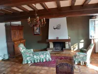 Maison de Ville, Jardin. 5 Chambres, 3 Salles de Bains, Cuisine et 2 Salons Hotels in Toulon-sur-Arroux