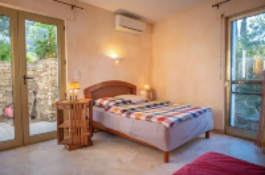 Vacation home right on the water, ideal for families and water sports enthusiasts.